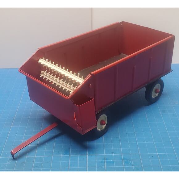 Ertl Red IH Forage Wagon 1/16 Custom - Picture 1 of 7